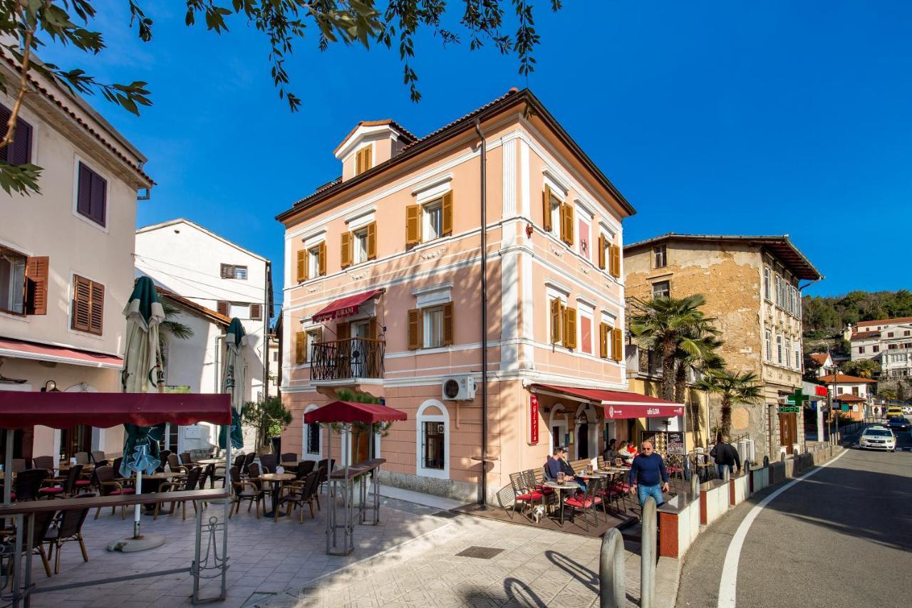 Beautiful Apartment House On The Seaside Ика Экстерьер фото